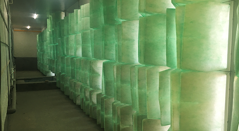 整齐划一的初效袋滤内侧。